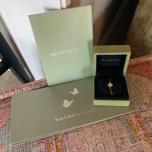 Van Cleef & Arpels Sweet Alhambra Bracelet🍀